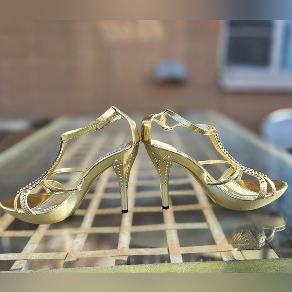 Gold blingy strappy 4" sandals with rhinestones (Sz7) - Picture 3 of 7